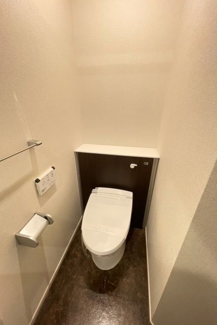����4