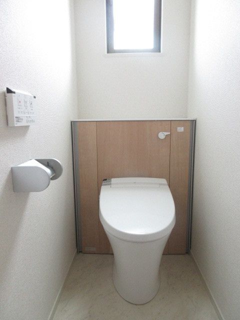 ����4