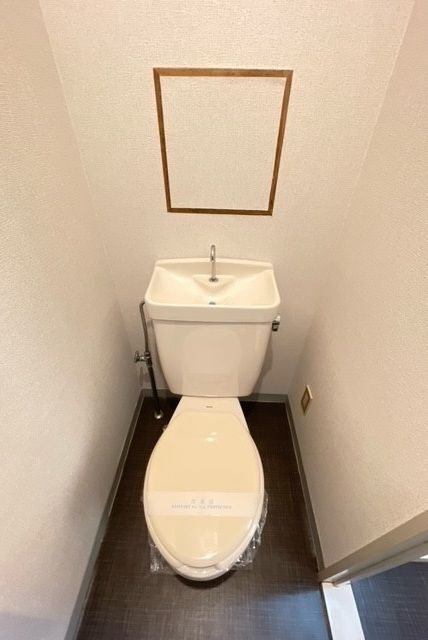 ����4