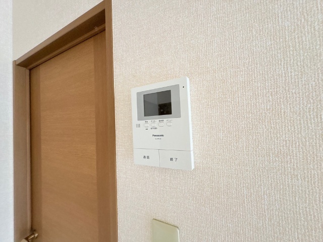 ����18