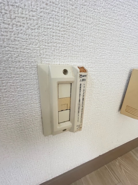 ����18