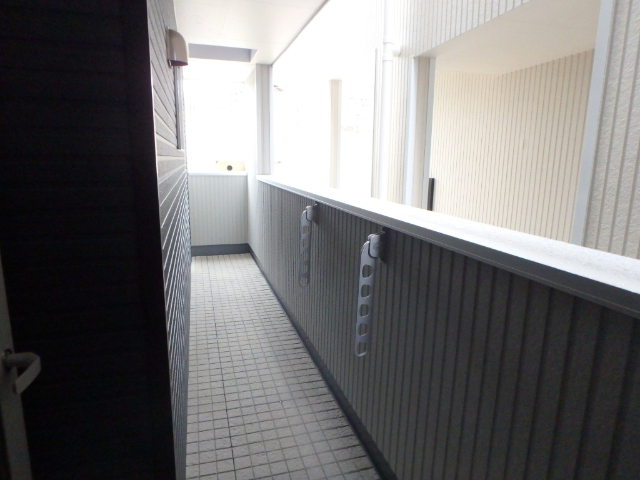����9