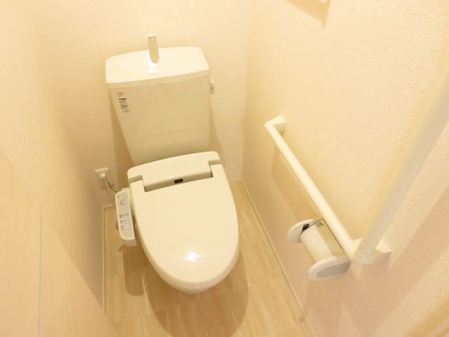 ����4