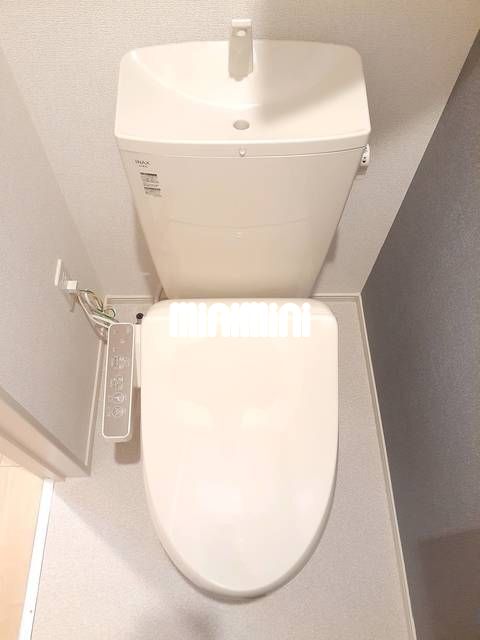 ����4