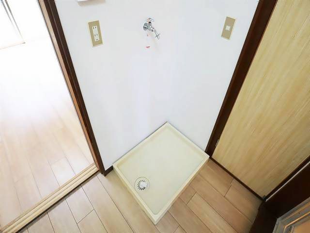 ����15
