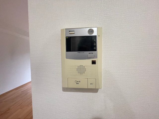 ����25
