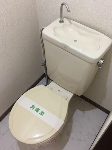 ����4