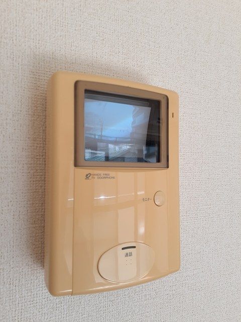 ����17