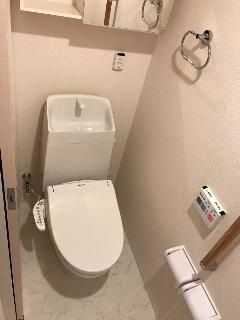 ����4