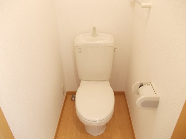 ����4