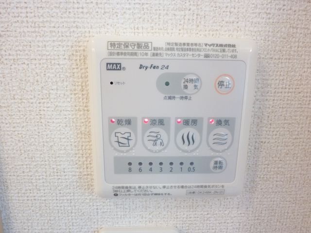 ����16