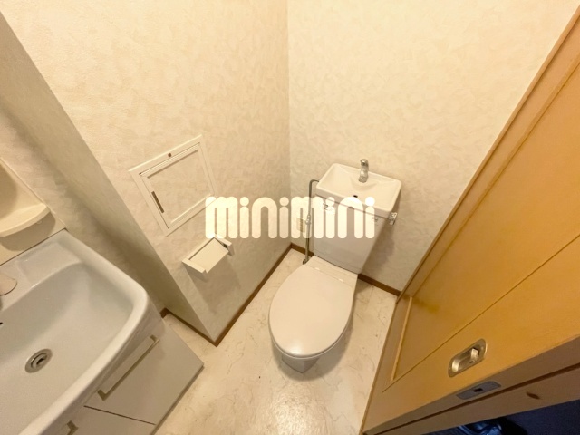 ����8