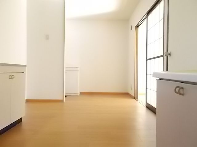 ����12