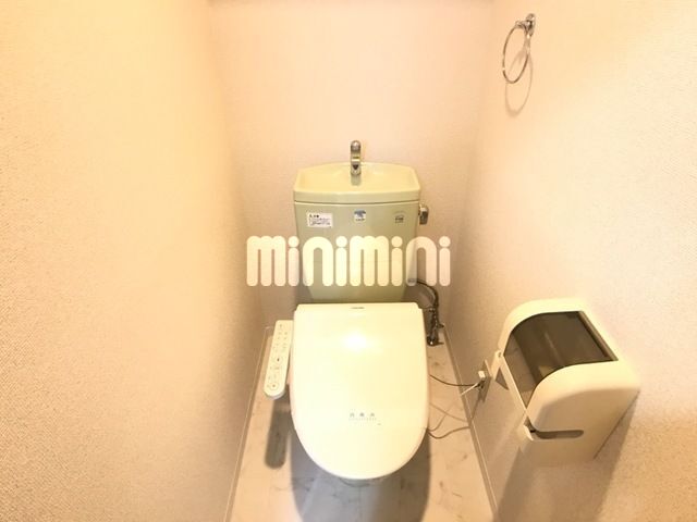����4