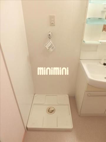 ����9