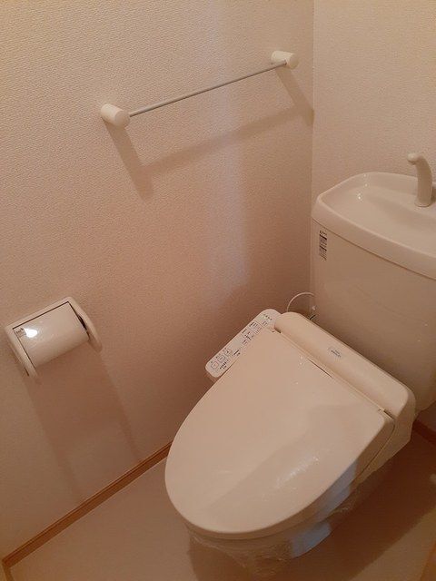 ����4