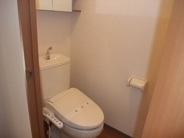 ����4