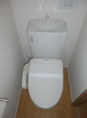 ����4