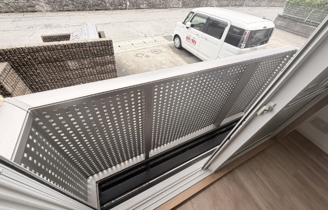 ����9