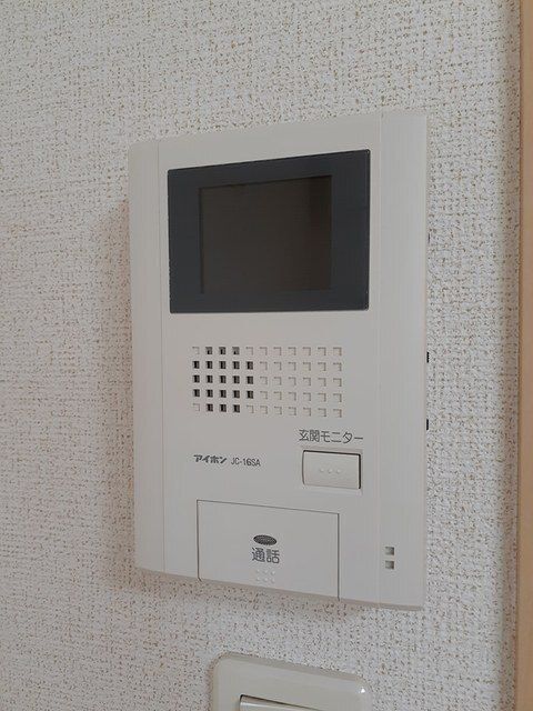 ����12