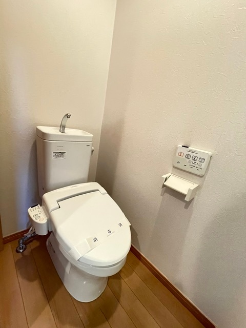 ����4