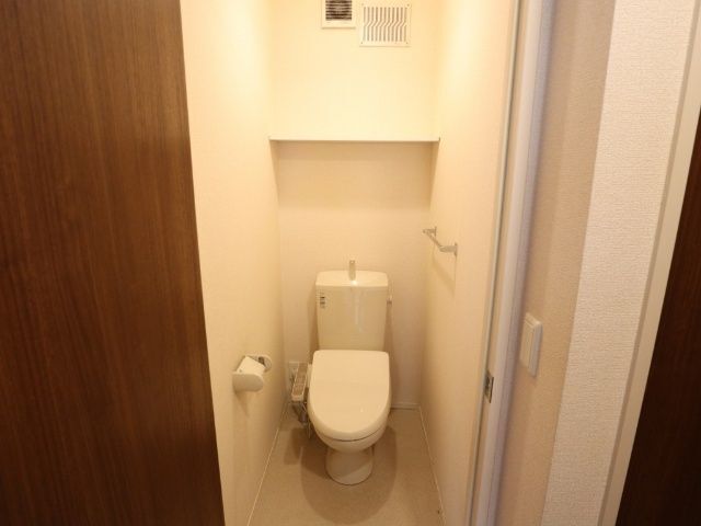 ����4