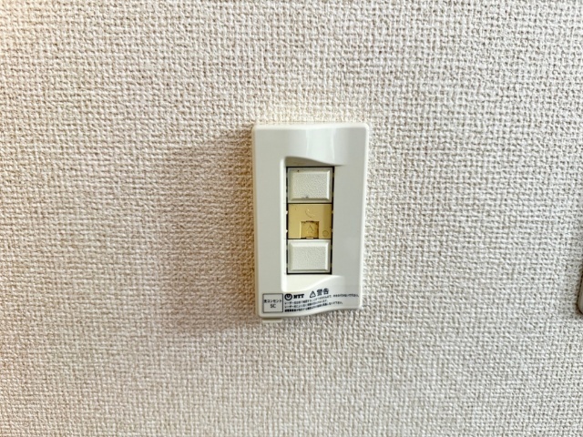 ����25