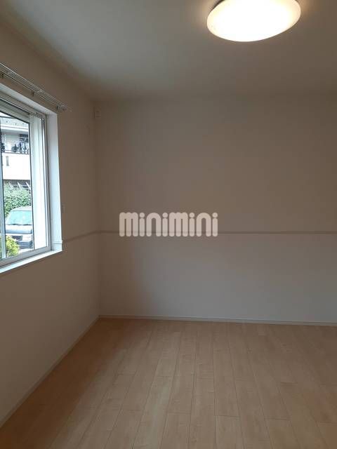 ����4