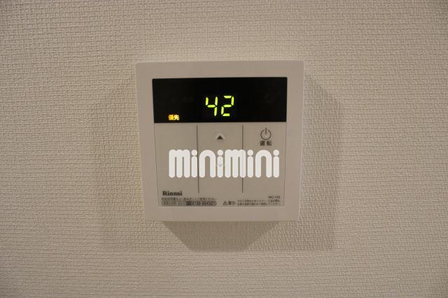 ����17