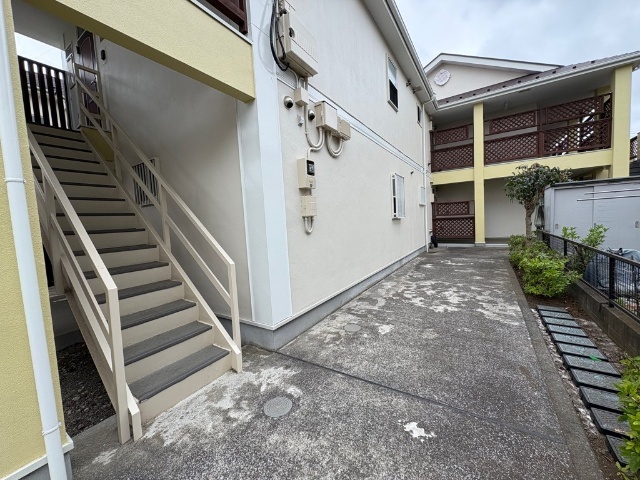 ����12