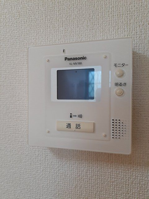 ����9