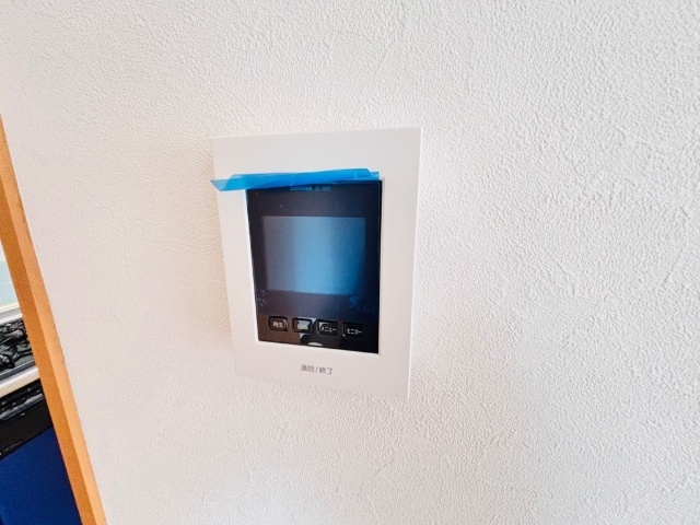 ����20