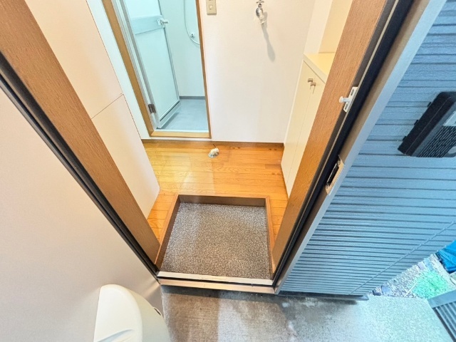 ����5