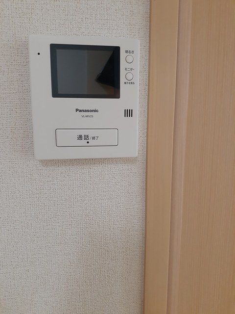 ����9