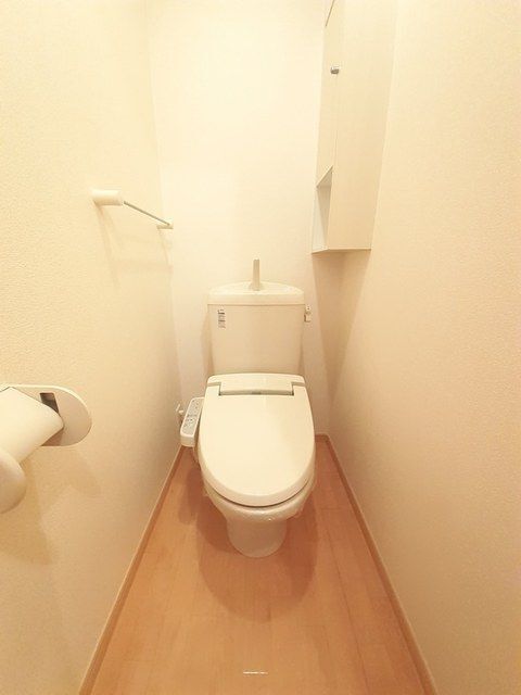 ����4