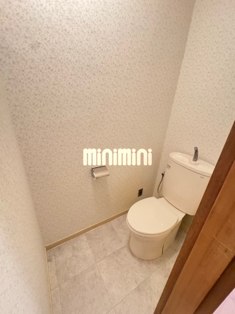 ����3