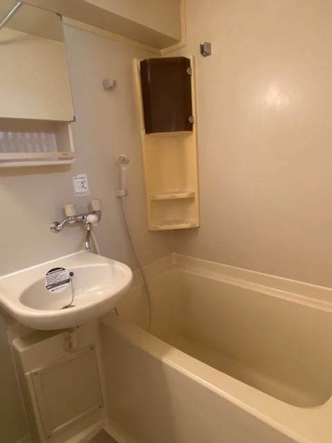 ����4