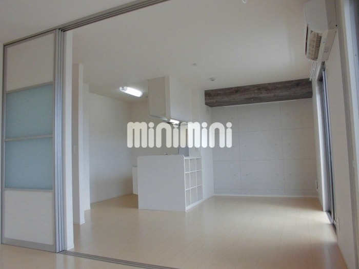 ����4