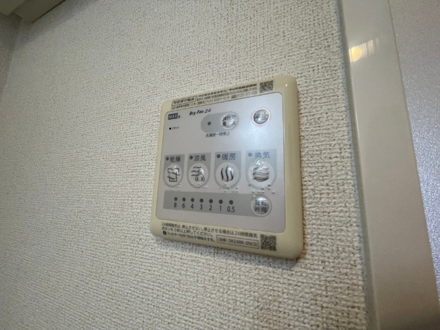����12