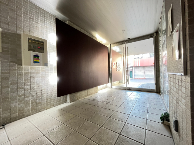 ����15