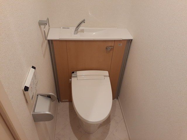 ����4