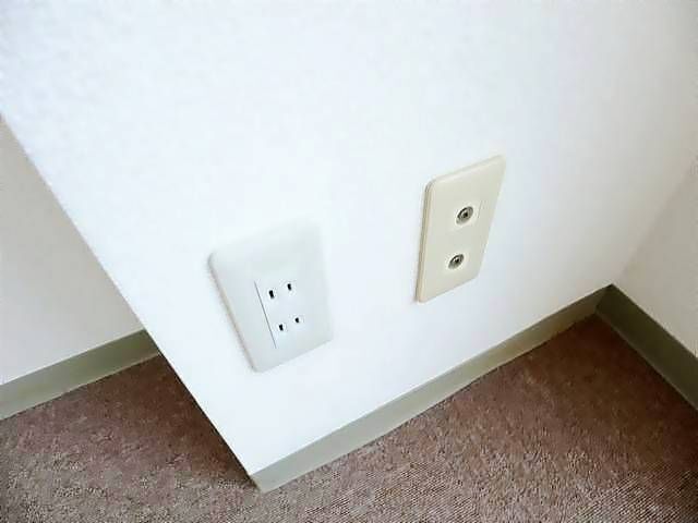 ����4