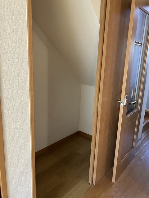 ����12