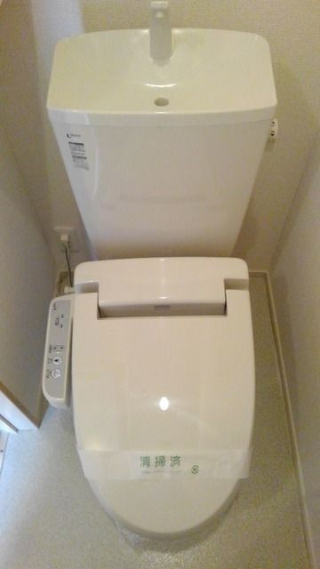 ����4