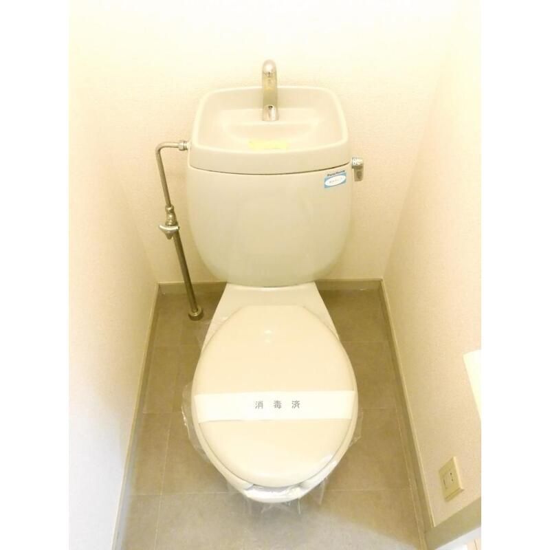 ����4