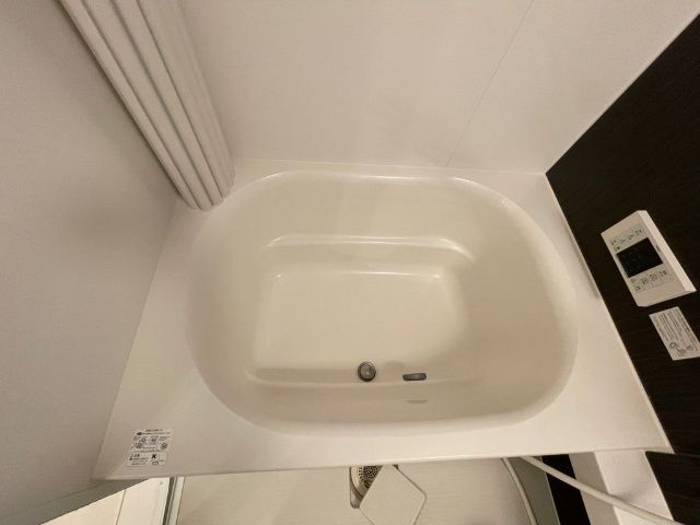 ����15