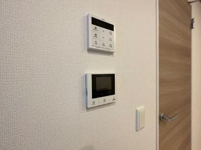 ����16