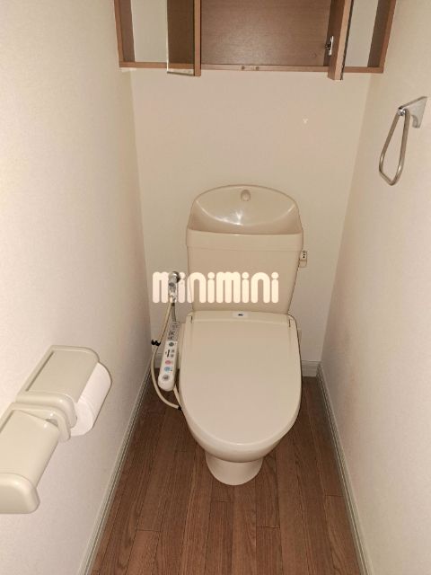 ����9