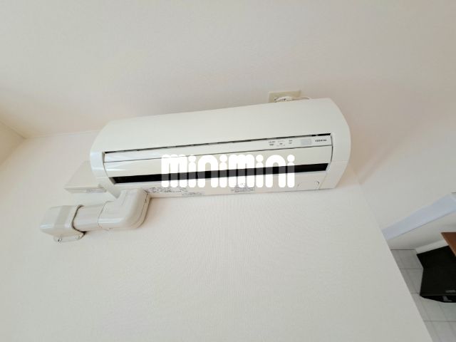����12