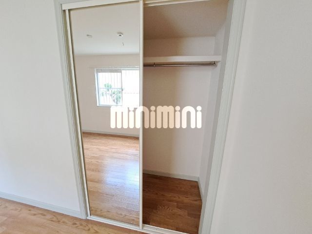 ����4